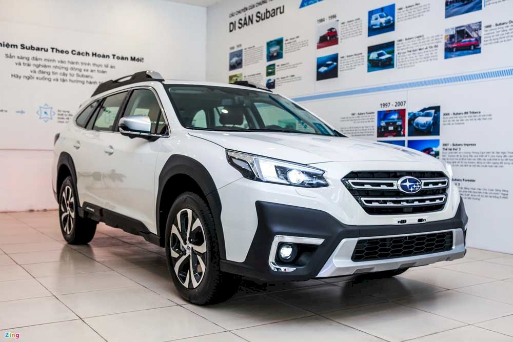 Subaru Outback 2021 mầu trắng cực độc giá gần 2 tỷ đồng trưng bày tại Hà Nội